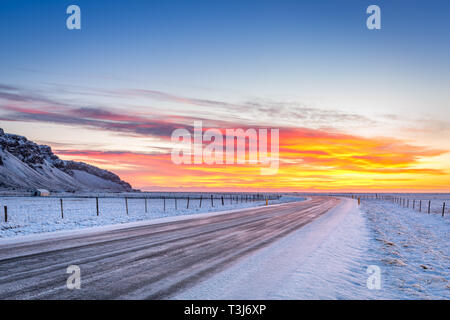 Winter Sonnenaufgang auf Hringvegur in Island Stockfoto