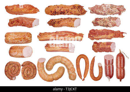 Sammlung von geschnittenem Fleisch- und Wurstwaren auf einem weißen Hintergrund. Horizontale. Collage. Stockfoto