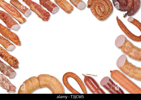 Sammlung von geschnittenem Fleisch- und Wurstwaren auf einem weißen Hintergrund. Horizontale. Collage. Stockfoto