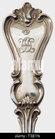 Zwei große Löffel aus der Tabelle Silber, 1840, Hofjuwelier des Zaren, Nichols & Plinke, St. Petersburg teilweise vergoldet Silber. Jeder Löffel die graviert Monogramm' auf 'unter einem Großherzoglichen Coronet und der gekrönte Russische Doppel - Adler unter der Leitung trägt, St. Petersburg Markenzeichen für '84' zolotniki, ein Prüfzeichen für Dmitrij Ilich Tverskoi '1840' und die Marke der Meister "H.A.L." (Henrik August Lang). Die Schalen der Löffel sind vergoldet. Länge 29 cm. Gewichte 225 und 227 g. In einem ausgezeichneten Zustand. Die umfassenden Silber Service w, Additional-Rights - Clearance-Info - Not-Available Stockfoto