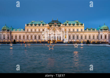 Das Schloss Belvedere zu Weihnachten, UNESCO-Weltkulturerbe, Wien, Österreich, Europa Stockfoto