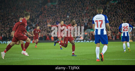 Liverpool. 10 Apr, 2019. Liverpools Naby Keita (3. R) feiert während der UEFA Champions League Viertelfinale Hinspiel Match zwischen dem FC Liverpool und dem FC Porto an der Anfield in Liverpool, Großbritannien am 9. April 2019. Liverpool gewann 2-0. Quelle: Xinhua/Alamy leben Nachrichten Stockfoto