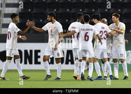 Doha, Katar. 9 Apr, 2019. Sebastian Tagliabue (1. R) der Al Wahda FSCC feiert mit Mannschaftskameraden nach zählen während der AFC asiatische Champions League Gruppe B Übereinstimmung zwischen Katar und den Vereinigten Arabischen Emiraten Al Rayyan SC's Al Wahda FSCC an Jassim Bin Hamad Stadion in Doha, Hauptstadt von Katar, 9. April 2019. Al Wahda gewann 2-1. Credit: Nikku/Xinhua/Alamy leben Nachrichten Stockfoto