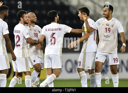 Doha, Katar. 9 Apr, 2019. Sebastian Tagliabue (2. R) der Al Wahda FSCC feiert während der AFC asiatische Champions League Gruppe B Übereinstimmung zwischen Katar und den Vereinigten Arabischen Emiraten Al Rayyan SC's Al Wahda FSCC an Jassim Bin Hamad Stadion in Doha, Hauptstadt von Katar, 9. April 2019. Al Wahda gewann 2-1. Credit: Nikku/Xinhua/Alamy leben Nachrichten Stockfoto