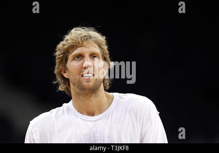 Hamburg, Deutschland. 8. Juli 2008. Dirk Nowitzki der Deutschen National Basketball Mannschaft während einer Übung bei "Color Line Arena" in Hamburg, Deutschland, 8. Juli 2008. Die deutsche Seite Gesichter der kanadischen Nationalmannschaft in einer freundlichen, die in Hamburg stattfinden wird, 9. Juli 2008. Quelle: Marcus Brandt | Verwendung weltweit/dpa/Alamy leben Nachrichten Stockfoto