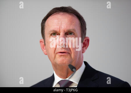 Düsseldorf, Deutschland. 08 Apr, 2019. Hans Van BYLEN, Chief Executive Officer, CEO, in seiner Rede zur Hauptversammlung der Henkel AG & Co.KGaA am 08.04.2019 in Düsseldorf | Verwendung der weltweiten Kredit: dpa/Alamy leben Nachrichten Stockfoto