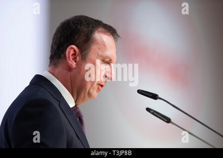 Düsseldorf, Deutschland. 08 Apr, 2019. Hans Van BYLEN, Chief Executive Officer, CEO, in seiner Rede zur Hauptversammlung der Henkel AG & Co.KGaA am 08.04.2019 in Düsseldorf | Verwendung der weltweiten Kredit: dpa/Alamy leben Nachrichten Stockfoto