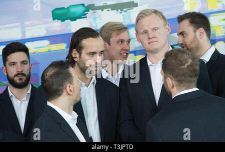 Tim SUTON, Marian MICHALCZIK, Torwart Silvio HEINEVETTER, Patrick WIENCEK, Goalie Andreas Wolf (lr) Deutsche Handball-Nationalmannschaft Besuch der Bundeskanzlerin im Bundeskanzleramt In Berlin, Deutschland am 08.04.2019. | Verwendung weltweit Stockfoto