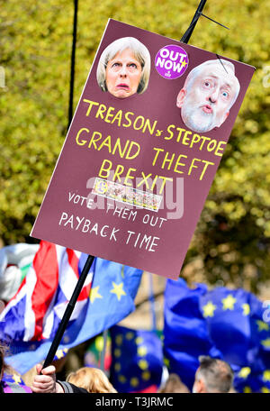 London, Großbritannien. 10 Apr, 2019. Pro- und Anti-Brexit Mitkämpfer Protest außerhalb der Häuser des Parlaments. Credit: PjrFoto/Alamy leben Nachrichten Stockfoto