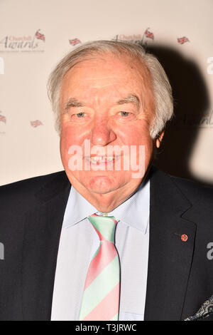 London, Großbritannien. 10 Apr, 2019. Jimmy Tarbuck das 7. jährliche Churchill Auszeichnungen ehren Errungenschaften der Über 65 ist im Claridge's Hotel am 10. März 2019, London, UK. Bild Capital/Alamy leben Nachrichten Stockfoto