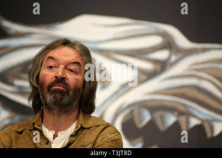 Belfast, UK. 10. Apr 2019. Ian Beattie, Nordirischer Schauspieler von Spiel der Throne spricht mit den Medien bei der Eröffnung des Spiel der Throne Wanderausstellung in Belfast, Mittwoch, 10. April 2019. Die mit Spannung erwartete Ausstellung für die Öffentlichkeit geöffnet von April werden 11. bis 1. September 2019. Besucher können die Einstellungen zu erkunden und authentische Artefakte aus einer Reihe von Szenen anzeigen. Credit: Paul McErlane/Alamy leben Nachrichten Stockfoto