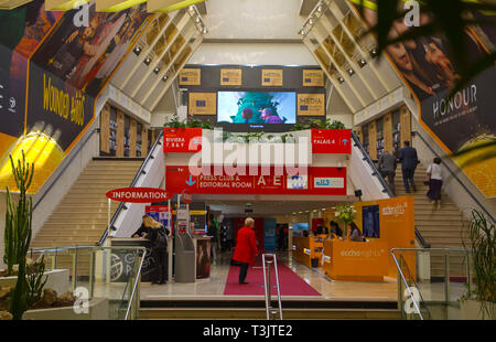 Cannes, Frankreich. 08 Apr, 2019. Cannes, Frankreich - 07 April 2019: Canneseries/MIPTV, der internationale Markt für Content Development und Vertrieb, Palais des Festival, Reed MIDEM, MIPCOM | Verwendung der weltweiten Kredit: dpa/Alamy leben Nachrichten Stockfoto