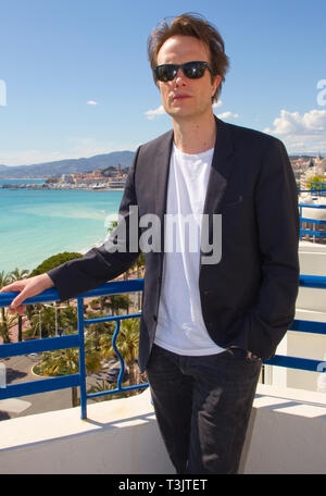 Cannes, Frankreich. 08 Apr, 2019. Cannes, Frankreich - 07 April 2019: Bauhaus, eine neue Ära, deutsche TV-Serie mit Schauspieler August Diehl an Canneseries/MIPTV, der internationale Markt für Content Development und Vertrieb | Nutzung der weltweiten Kredit: dpa/Alamy leben Nachrichten Stockfoto