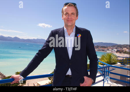 Cannes, Frankreich. 08 Apr, 2019. Cannes, Frankreich - 07 April 2019: Bauhaus, eine neue Ära, deutsche TV-Serie mit dem Regisseur Lars Kraume bei Canneseries/MIPTV, neue Zeit, Reed MIDEM, MIPCOM, | Verwendung der weltweiten Kredit: dpa/Alamy Leben Nachrichten Sterben Stockfoto