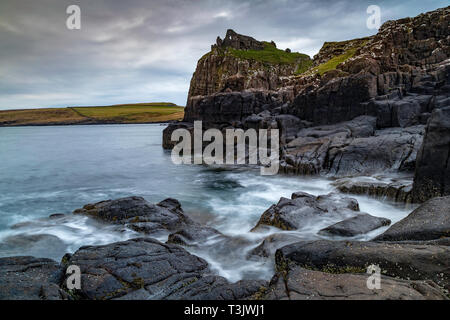 Skye, UK. 10 Apr, 2019. Duntulm Castle im Norden der Trotternish Halbinsel auf der Isle of Skye Credit: Rich Dyson/Alamy leben Nachrichten Stockfoto