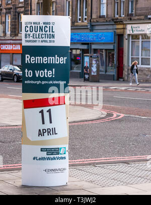 Leith Walk, Großbritannien, 10. April 2019. Leith Walk Rat By-Election. Ein Plakat außerhalb der Gemeinde Wahllokale in Pilrig St Paul's Church Hall regt Bewohner zu stimmen. Die nachwahl findet morgen statt am Donnerstag, den 11. April. Die Wahl Felder 11 Kandidaten, darunter der erste Kandidat für die für Großbritannien Bewegung in Schottland, Paul Stirling. Die für Großbritannien wurde vom ehemaligen UKIP Spitzenkandidaten Anne Marie Gewässern gegründet Stockfoto