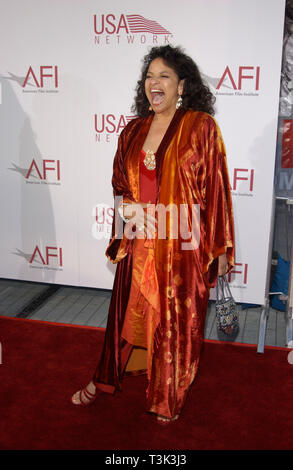 LOS ANGELES, Ca. Juni 12, 2002: Die choreographin DEBBIE ALLEN auf der 30. jährlichen American Film Institute Award Gala in Hollywood. © Paul Smith/Featureflash Stockfoto