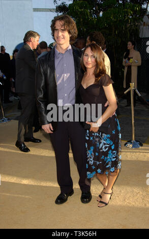 LOS ANGELES, Ca. Juli 22, 2002: Schauspielerin/Sängerin Susanna Hoffs & Direktor Ehemann JAY ROACH im Hollywood Premiere von seinem neuen Film Austin Powers in Goldmember. © Paul Smith/Featureflash Stockfoto
