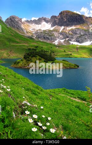 Schrecksee, Allgäu, im Hintergrund der Kalbelespitz massiv und dem Lahnerkopf, Schwaben, Bayern, Deutschland, Europa Stockfoto