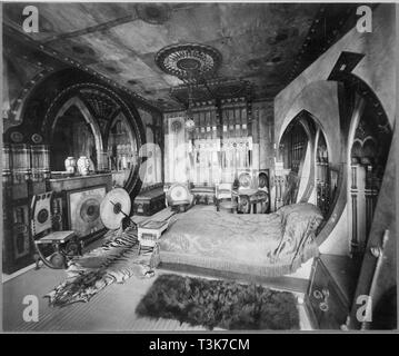 Schlafzimmer in Surrey House, London, 1900-1910. Schöpfer: James Hallett See Hyatt. Stockfoto