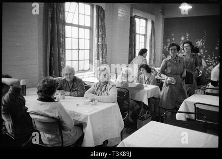 Kantine, Flint Glass arbeitet verschleißfrei, Alfred Street, Millfield, Sunderland, 1961. Schöpfer: Eileen Deste. Stockfoto