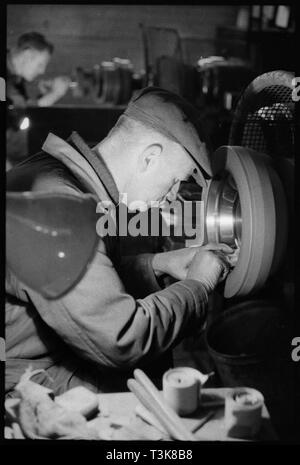 Die Arbeiter der Verschleiß Flint Glass Works, Alfred Street, Millfield, Sunderland, 1961. Schöpfer: Eileen Deste. Stockfoto