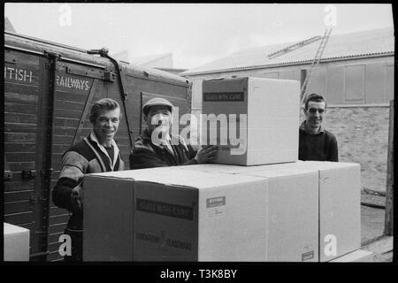 Die Arbeiter der Verschleiß Flint Glass Works, Alfred Street, Millfield, Sunderland, 1961. Schöpfer: Eileen Deste. Stockfoto