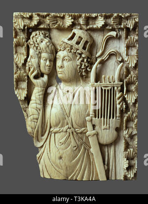 Muse der Komödie mit Lyra, Masken und Schwert, das erste Quartal des 6. Cen.. Schöpfer: Westeuropäische angewandte Kunst. Stockfoto