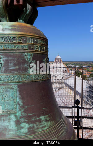 Bell und Blick von der Schiefe Turm von Pisa Stockfoto