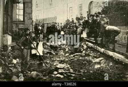 'Straße in St. Ives nach einem Besuch von einer Flut', 1901. Schöpfer: Unbekannt. Stockfoto