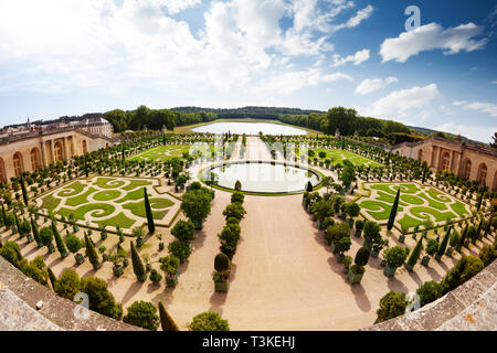 Perspektive von Versailles Gardens entfernt erstreckt sich auf den Horizont aus dem Wasser Parterre, Frankreich, Europa Stockfoto