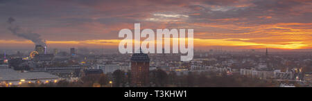 Panorama Aussicht auf Hamburg während des Sonnenuntergangs. Stockfoto