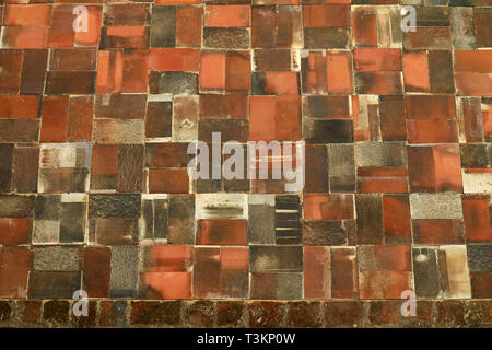 Atemberaubende Muster der alten Terrakotta Ziegel Stock von Wat Yai Chai Mongkhon Tempel, Ayutthaya Archäologische Stätte, Thailand Stockfoto