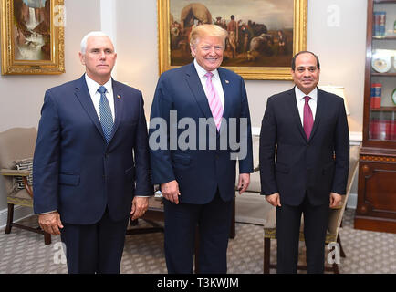 Washington, DC - 9. April 2019 - US-Präsident Donald Trump trifft sich mit den ägyptischen Präsidenten Abdel Fattah El Sisi im Weißen Haus die bilateralen Beziehungen bei seinem Staatsbesuch in den Vereinigten Staaten zu besprechen. (Ägyptische Präsidentschaft Pool Foto) Stockfoto