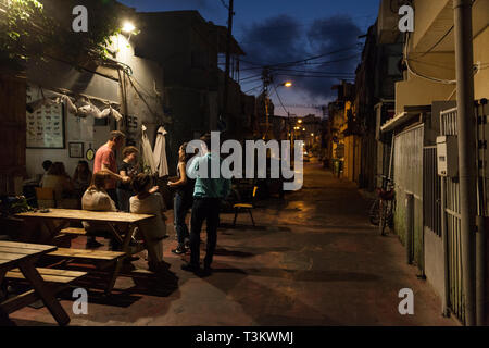 Bar in Carmel Markt nachts ist die Gegend, Tel Aviv, Israel Stockfoto