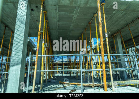 Gerüst Holding die Pfeiler eine Schalung aus einige Gebäude im Bau. Stockfoto