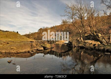 Großbritannien Little Langdale Valley, Lake District. Blick Richtung Slater's Bridge in der Kleinen Langdale Valley. Cumbria. Cumbria Way. Cumbrian Weg. Großbritannien Stockfoto