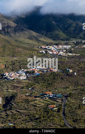 Luftbild bis das Tal über die Bergdörfer von El Molledo, El Retamar und Santiago del Teide, Teneriffa, Kanarische Inseln, Spanien Stockfoto