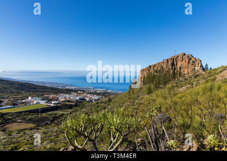 Luftaufnahme über den Berg Dorf Arguayo und entlang der Westküste, Santiago del Teide, Teneriffa, Kanarische Inseln, Spanien Stockfoto