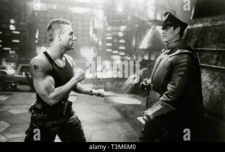 Jean-Claude Van Damme und Raul Julia im Film Street Fighter, 1994 Stockfoto