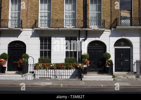 Fassaden der Gentrifizierten Häuser in London Stockfoto