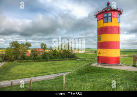 Der Pilsumer Leuchtturm an der Nordsee in Deutschland. Stockfoto