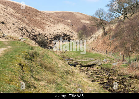 Zu Fuß von Motorradtouren zu Packesel Brücke in West Yorkshire Stockfoto