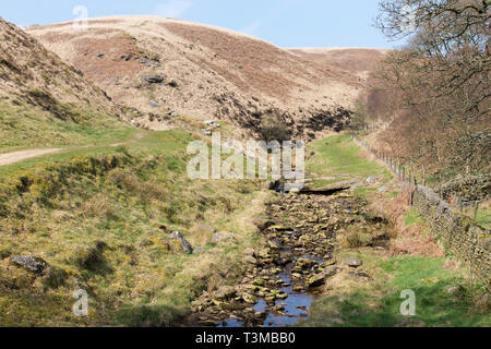 Zu Fuß von Motorradtouren zu Packesel Brücke in West Yorkshire Stockfoto