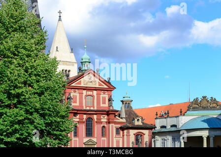 St. George's Basilica. Ist das älteste erhaltene Gebäude der Kirche innerhalb der Prager Burg, Prag, Tschechische Republik. Die Basilika wurde von Vratislaus gegründet ICH Stockfoto