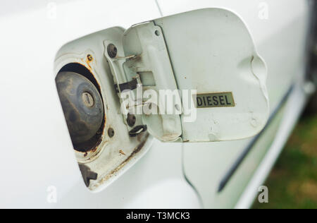 Nahaufnahme des alten Diesel Auto und Kraftstofftank Stockfoto