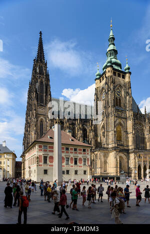 Prag. Der Tschechischen Republik. St. Veits Dom (Kathedrale des heiligen Veit, Wenzel und Adalbert), innerhalb der Prager Burg entfernt. Stockfoto