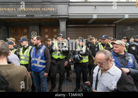 Kiew, Ukraine. April 9, 2019. Aktivisten und Unterstützer der Nationalen Korps politische Partei an einer Rallye, eine Untersuchung der corrup zu verlangen. Stockfoto