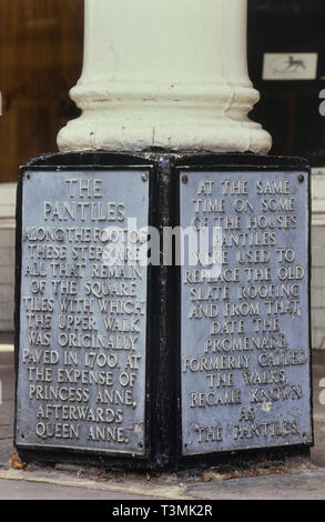 Hinweisschild an der Dachpfannen, Royal Tunbridge Wells, Kent, England, Großbritannien Stockfoto