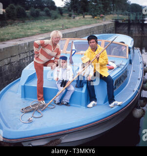 Rainer Holbe, deutscher Journalist und Fernsehmoderator, mit seiner Familie im Urlaub in Irland, Ca. 1984. Deutscher Journalist und TV-Moderator Rainer Holbe auf Urlaub mit seiner Familie in Irland, Ca. 1984. Stockfoto